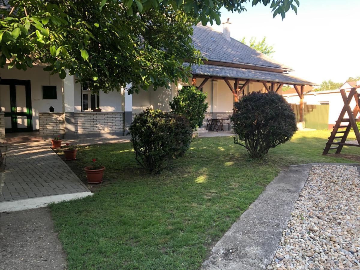 Tisza-Kert Apartmanok Tiszafüred Extérieur photo