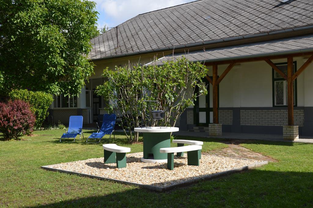 Tisza-Kert Apartmanok Tiszafüred Extérieur photo
